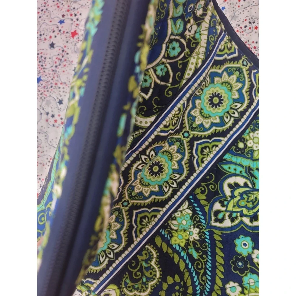 Vera Bradley quilted Zip laptop case Rhythm and Blues Green Paisley TravelSchool